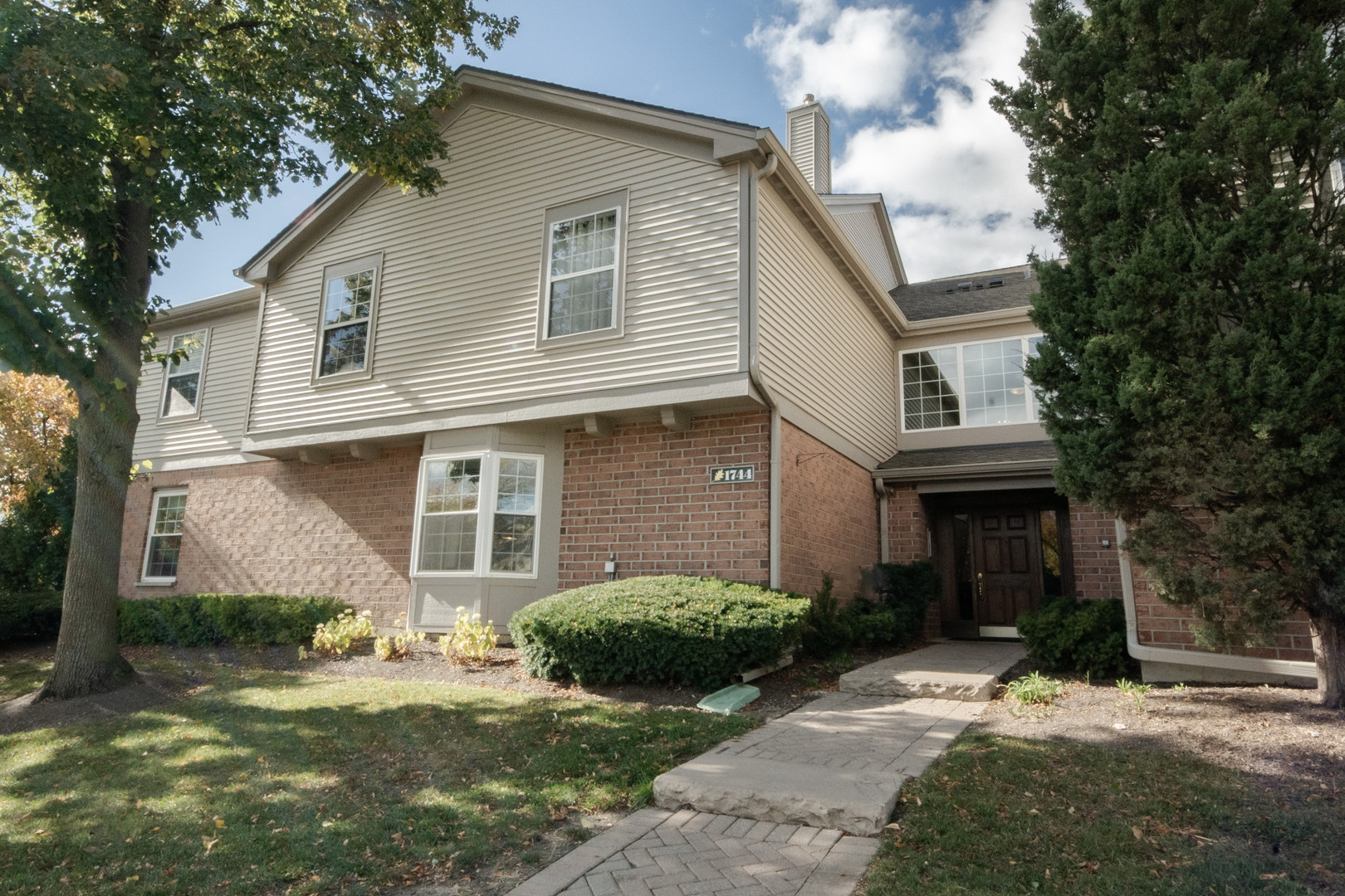 1744 Eastwood Court #4, Schaumburg, IL 60195