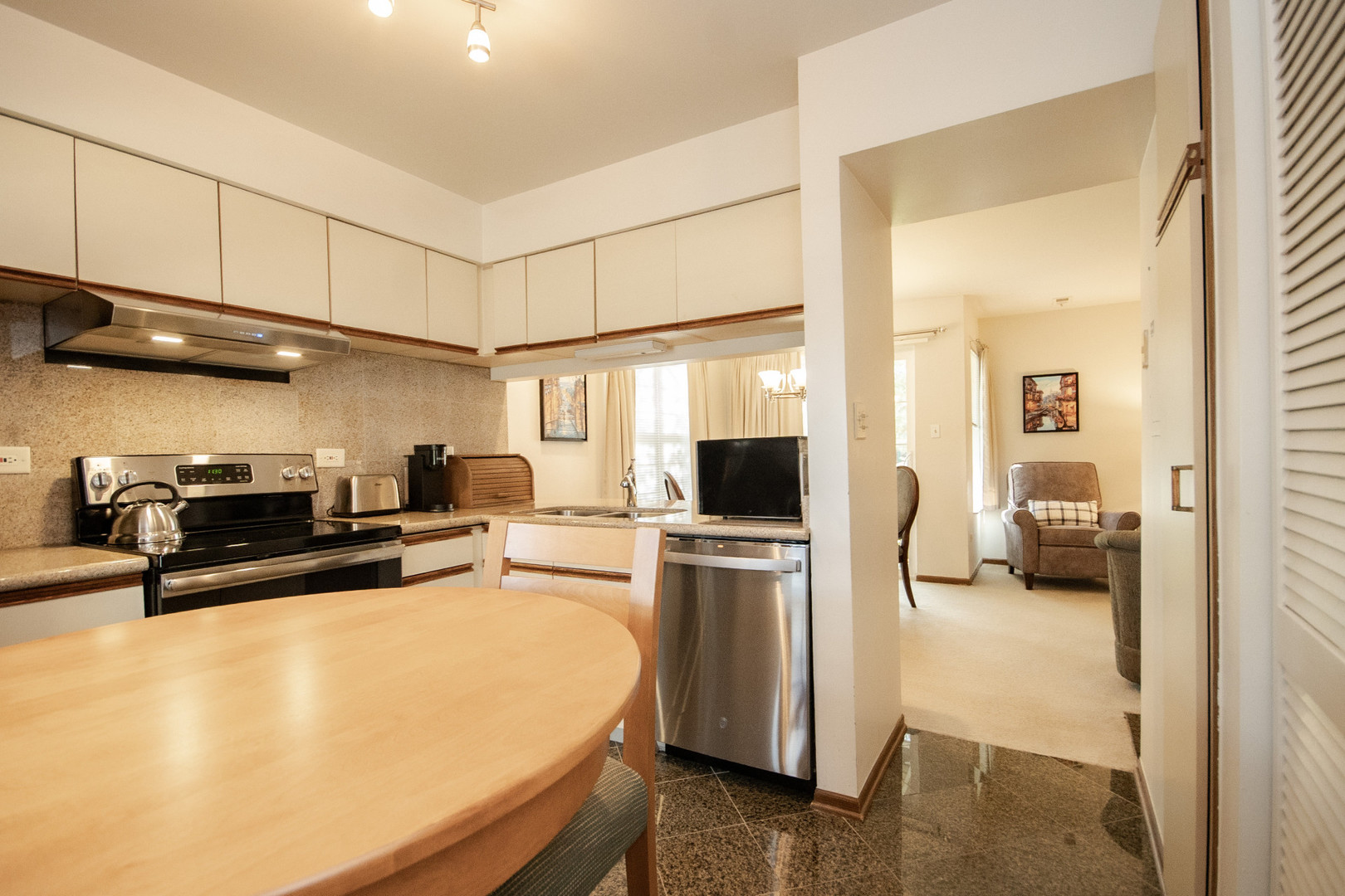 1744 Eastwood Court #4, Schaumburg, IL 60195