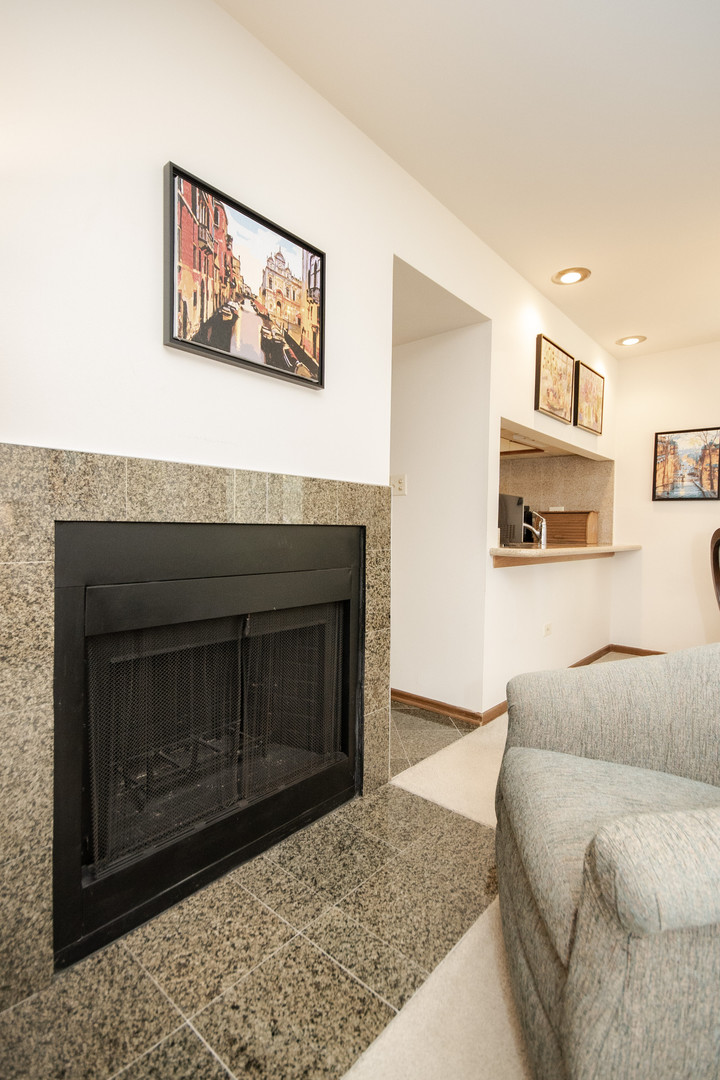 1744 Eastwood Court #4, Schaumburg, IL 60195