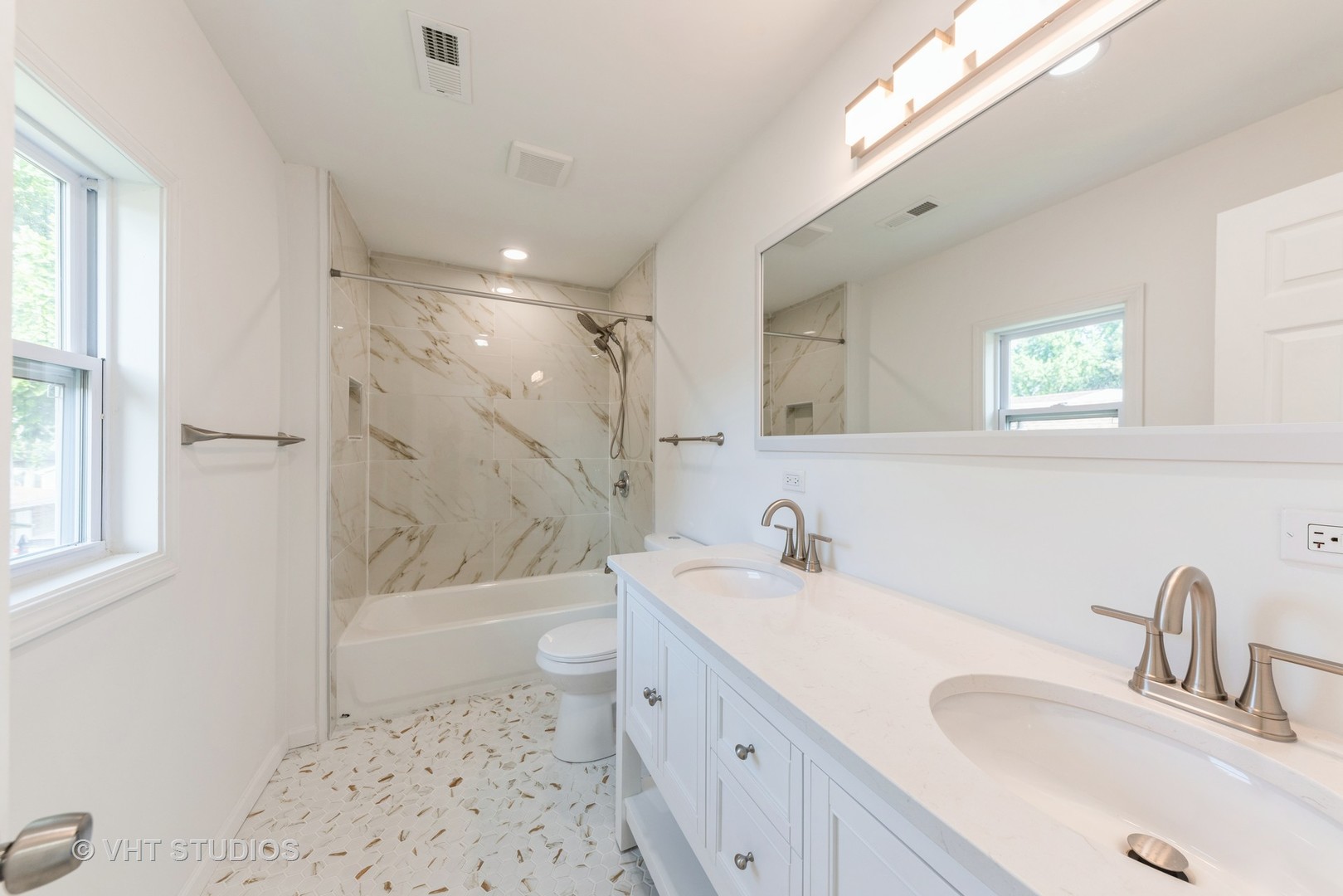 1210 Park Avenue, North Chicago, IL 60064