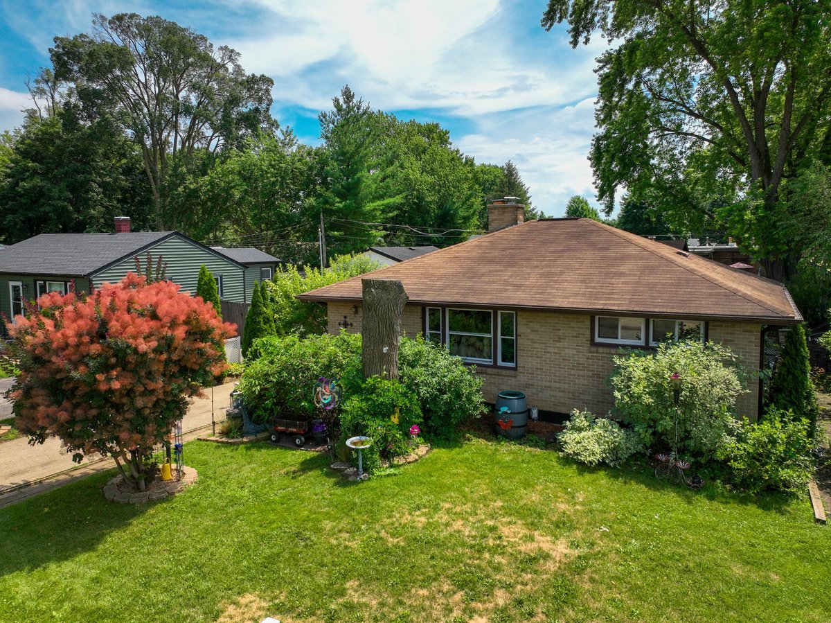 511 Crystal Avenue, South Elgin, IL 60177