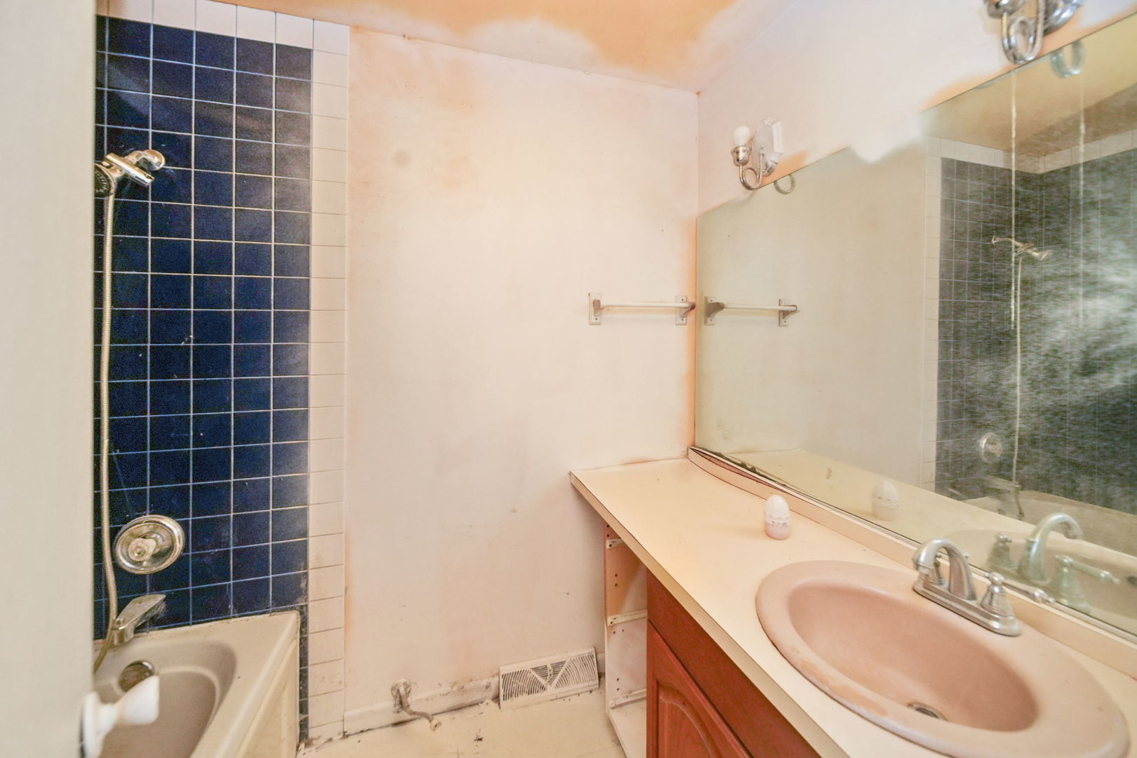 1025 S Ardmore Avenue, Villa Park, IL 60181