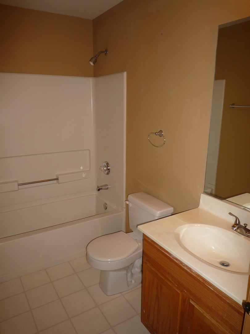 842 County Line Road #842, Aurora, IL 60502
