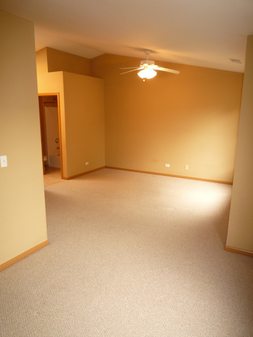 842 County Line Road #842, Aurora, IL 60502