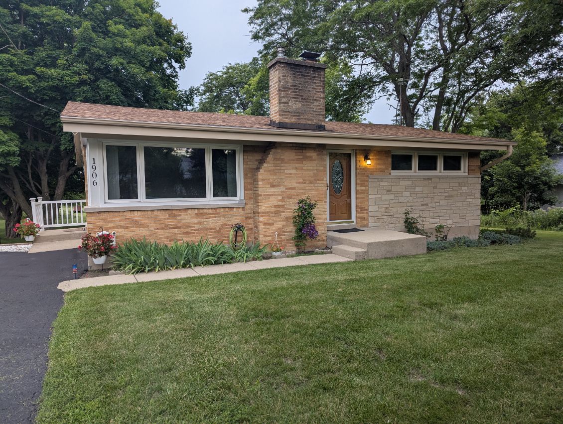 1906 Green Bay Road, Zion, IL 60099