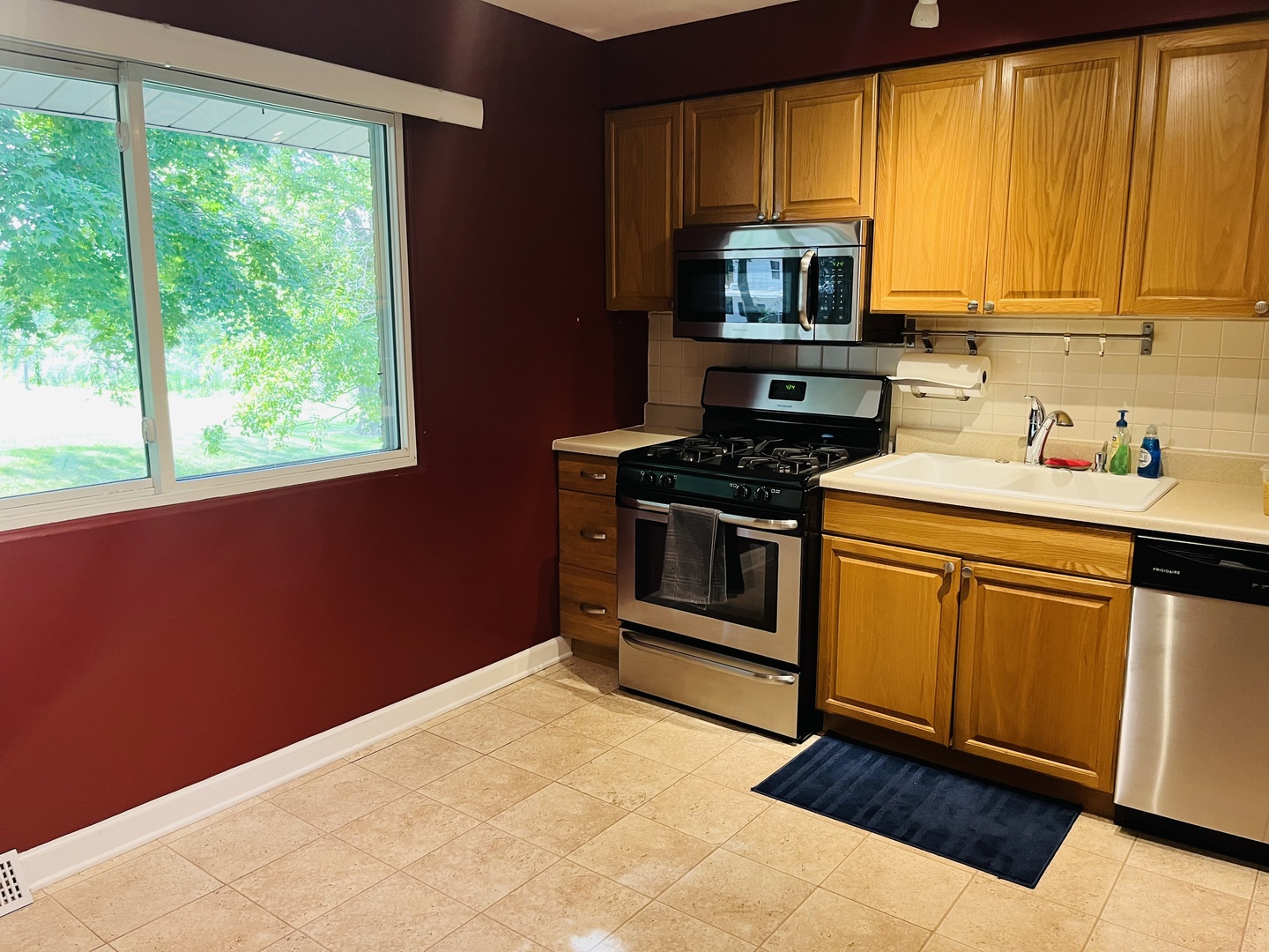 1906 Green Bay Road, Zion, IL 60099