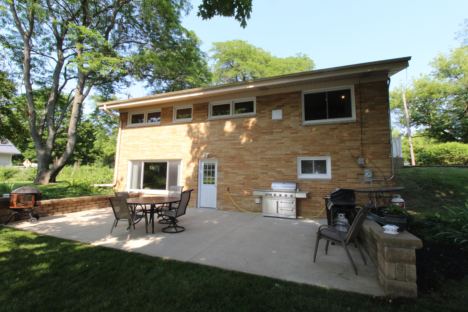 1906 Green Bay Road, Zion, IL 60099