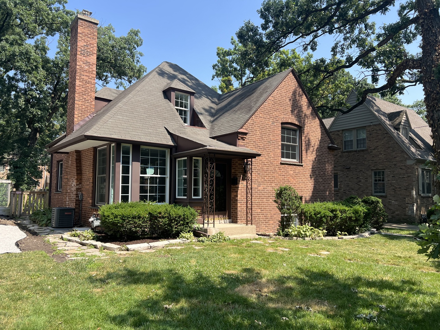 909 N Waiola Avenue, La Grange Park, IL 60526
