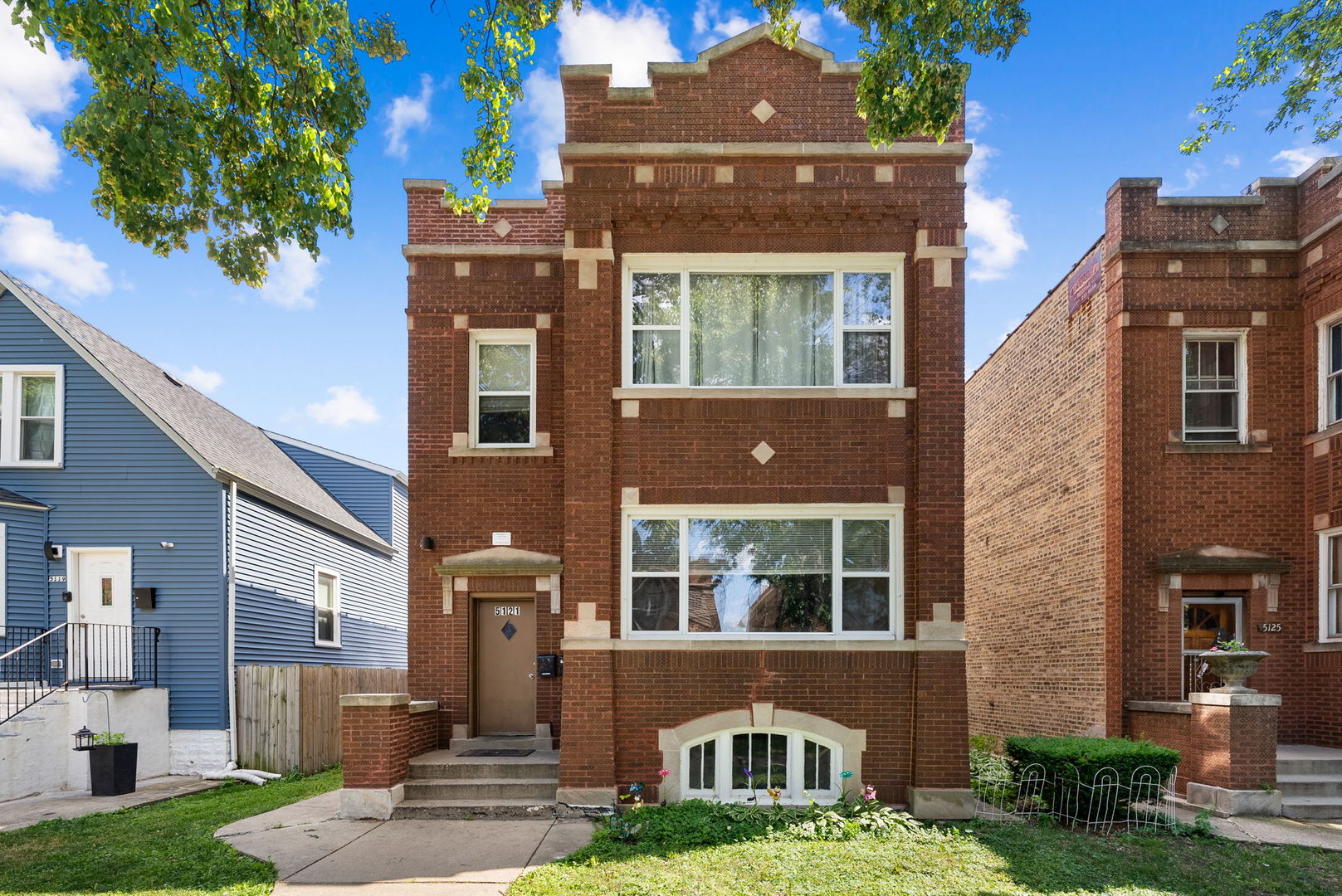 5121 W Henderson Avenue, Chicago, IL 60641