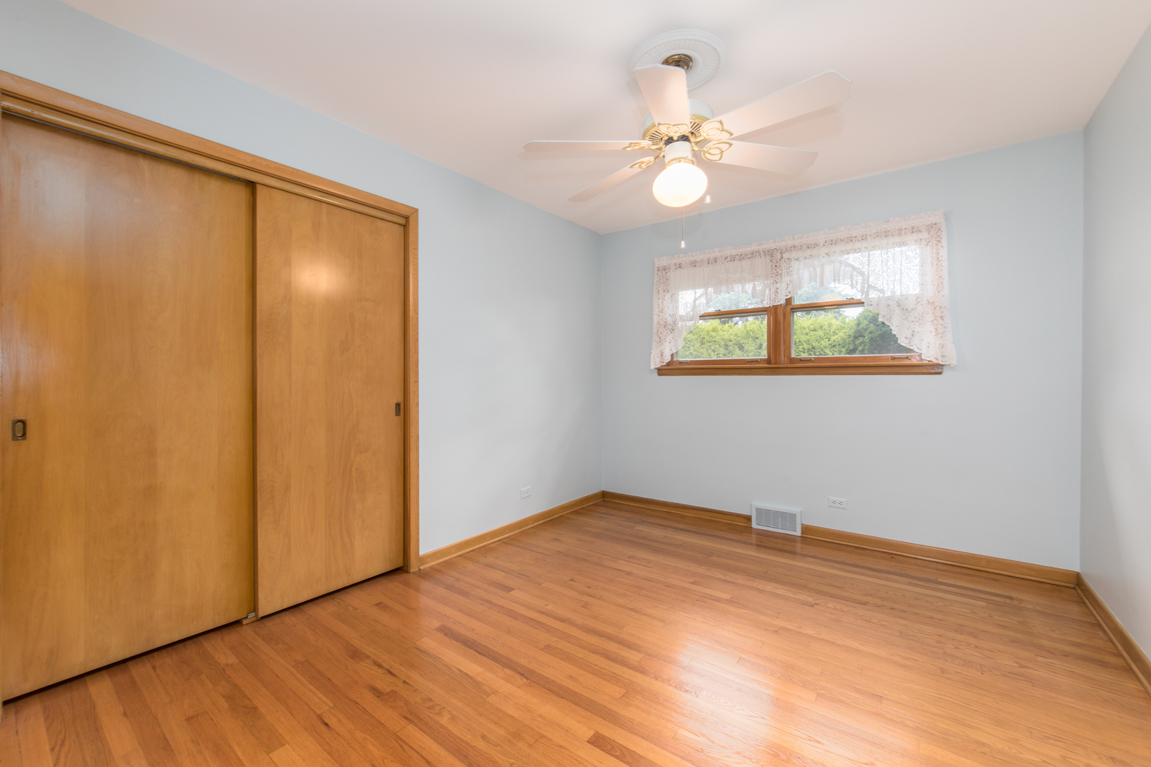 7540 N Nora Avenue, Niles, IL 60714