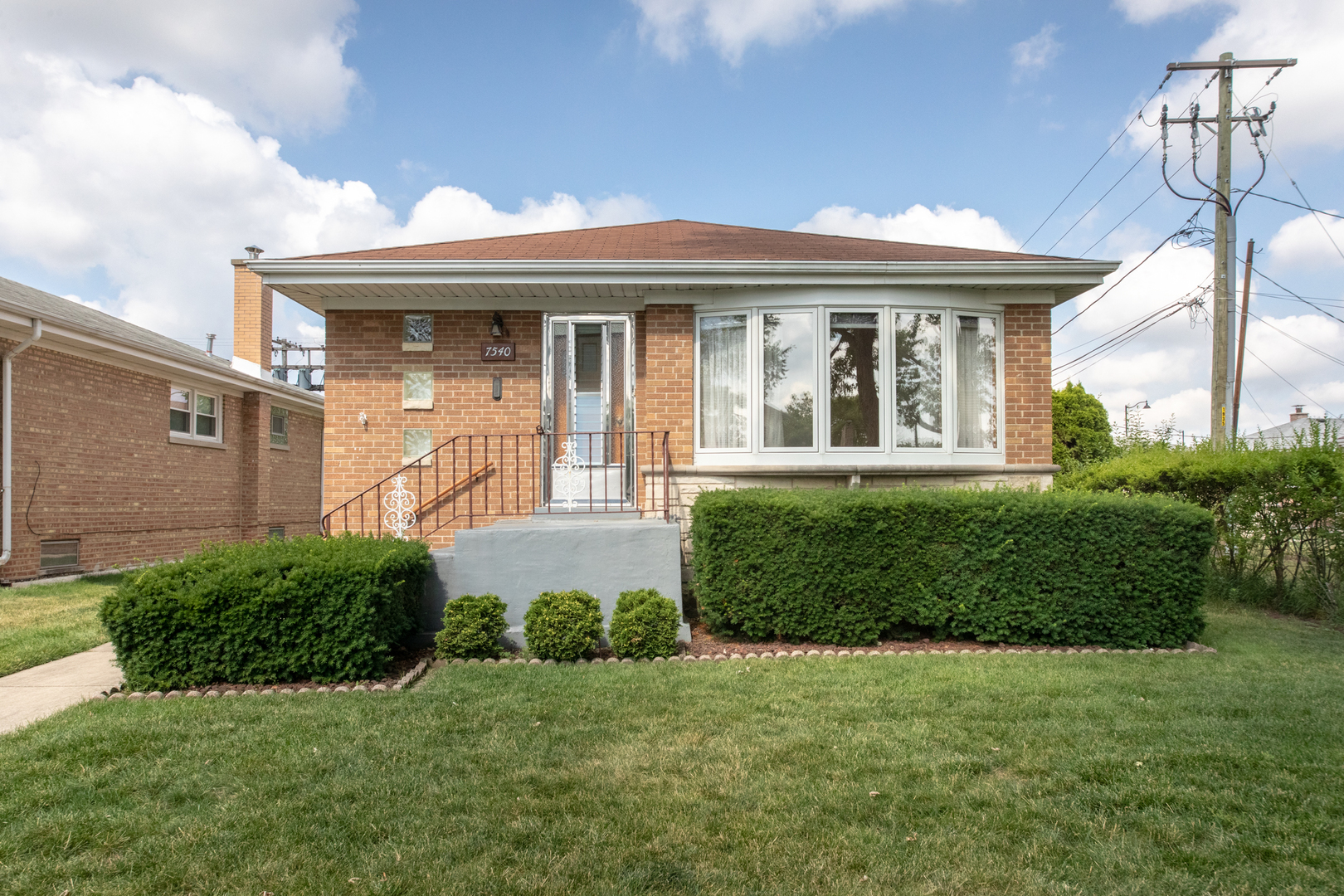 7540 N Nora Avenue, Niles, IL 60714