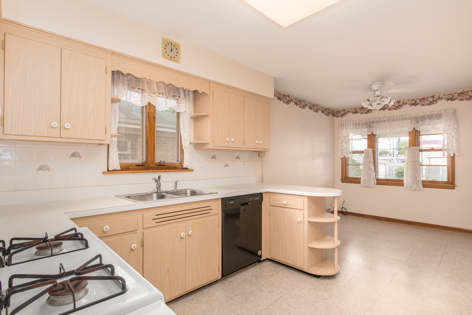 7540 N Nora Avenue, Niles, IL 60714