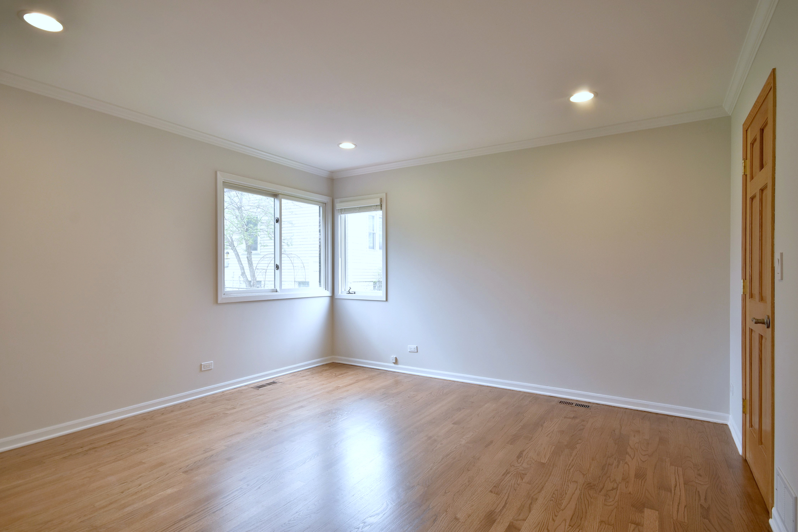 172 Ridgewood Avenue, Bensenville, IL 60106