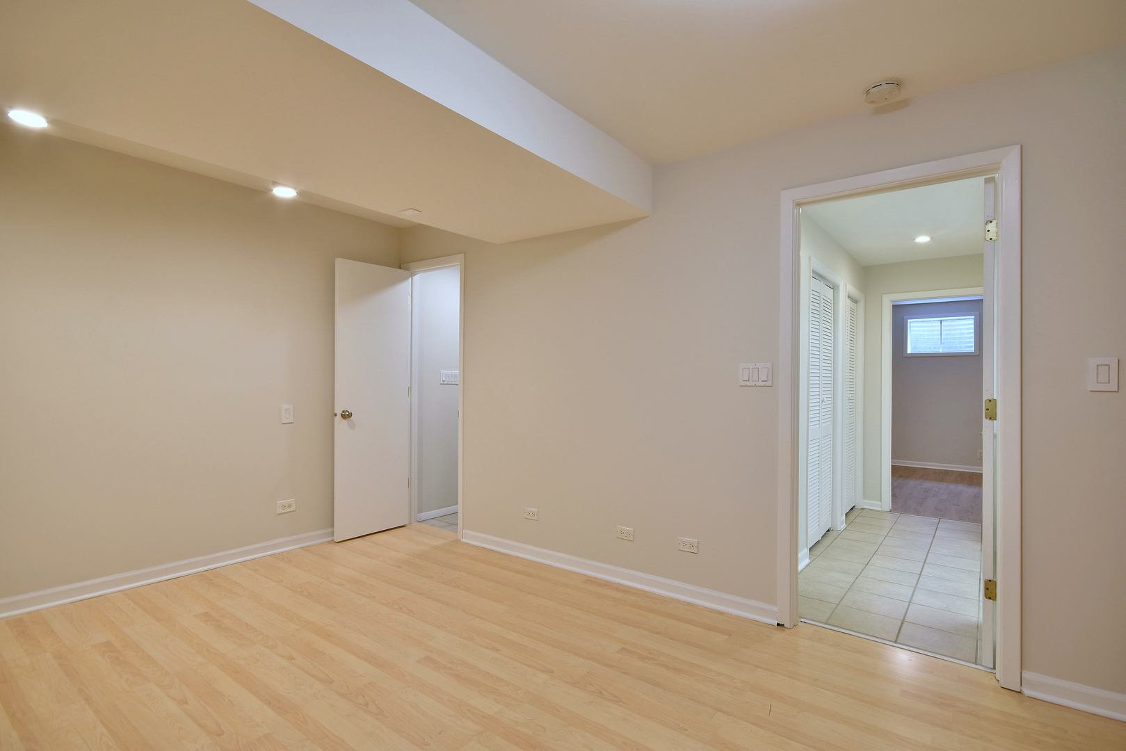 172 Ridgewood Avenue, Bensenville, IL 60106