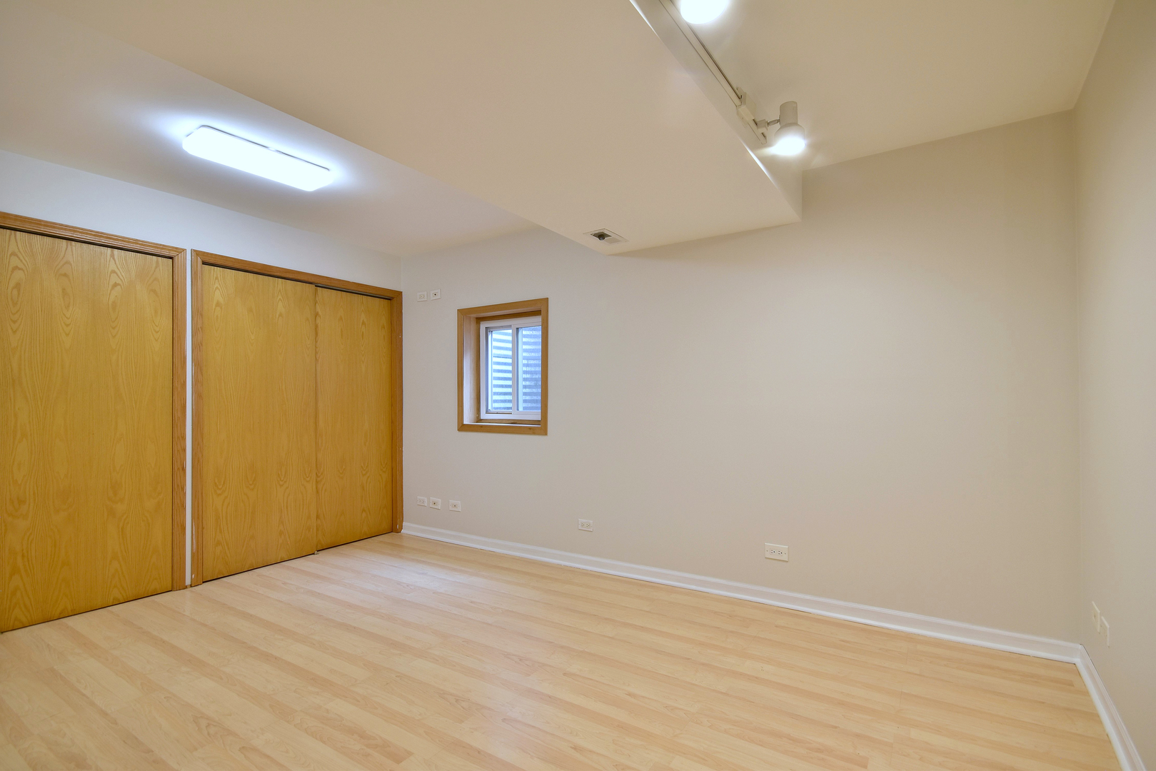 172 Ridgewood Avenue, Bensenville, IL 60106