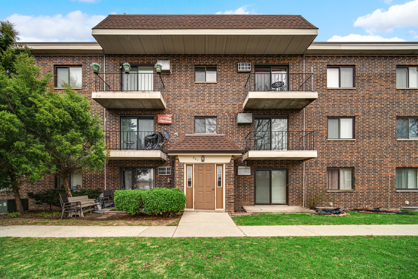 961 N Rohlwing Road #201B, Addison, IL 60101