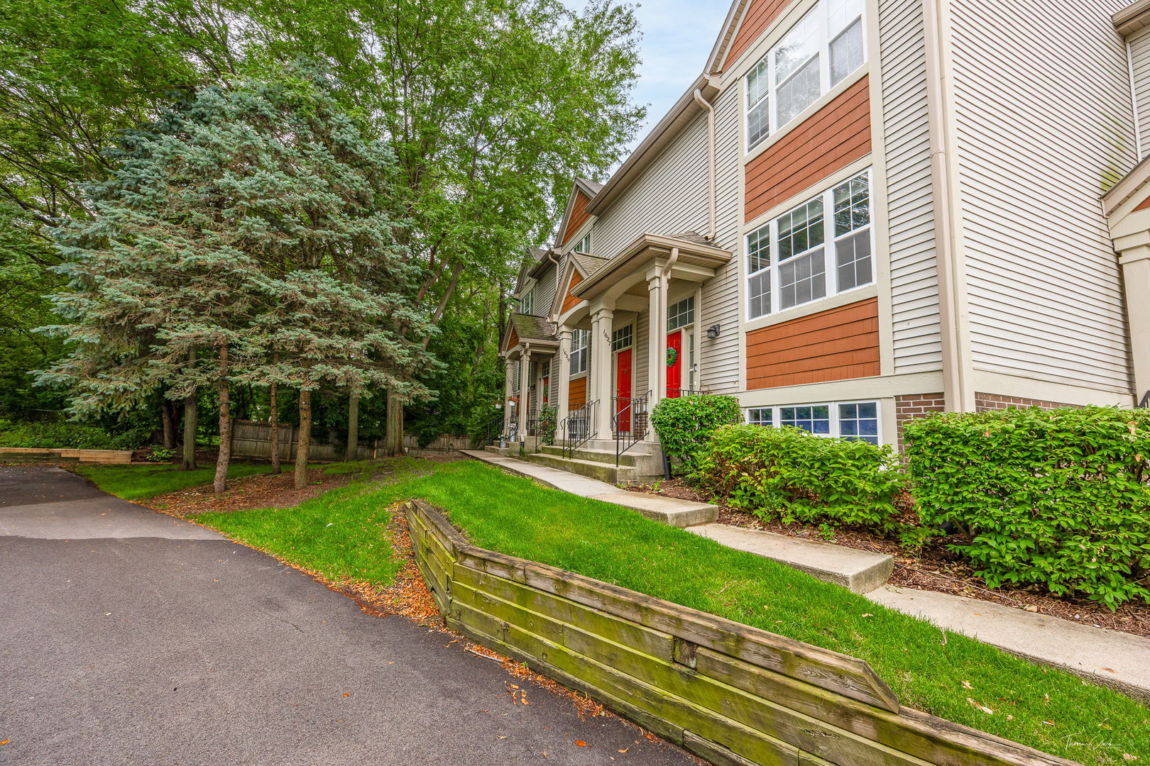 1631 Orchard Court, West Chicago, IL 60185