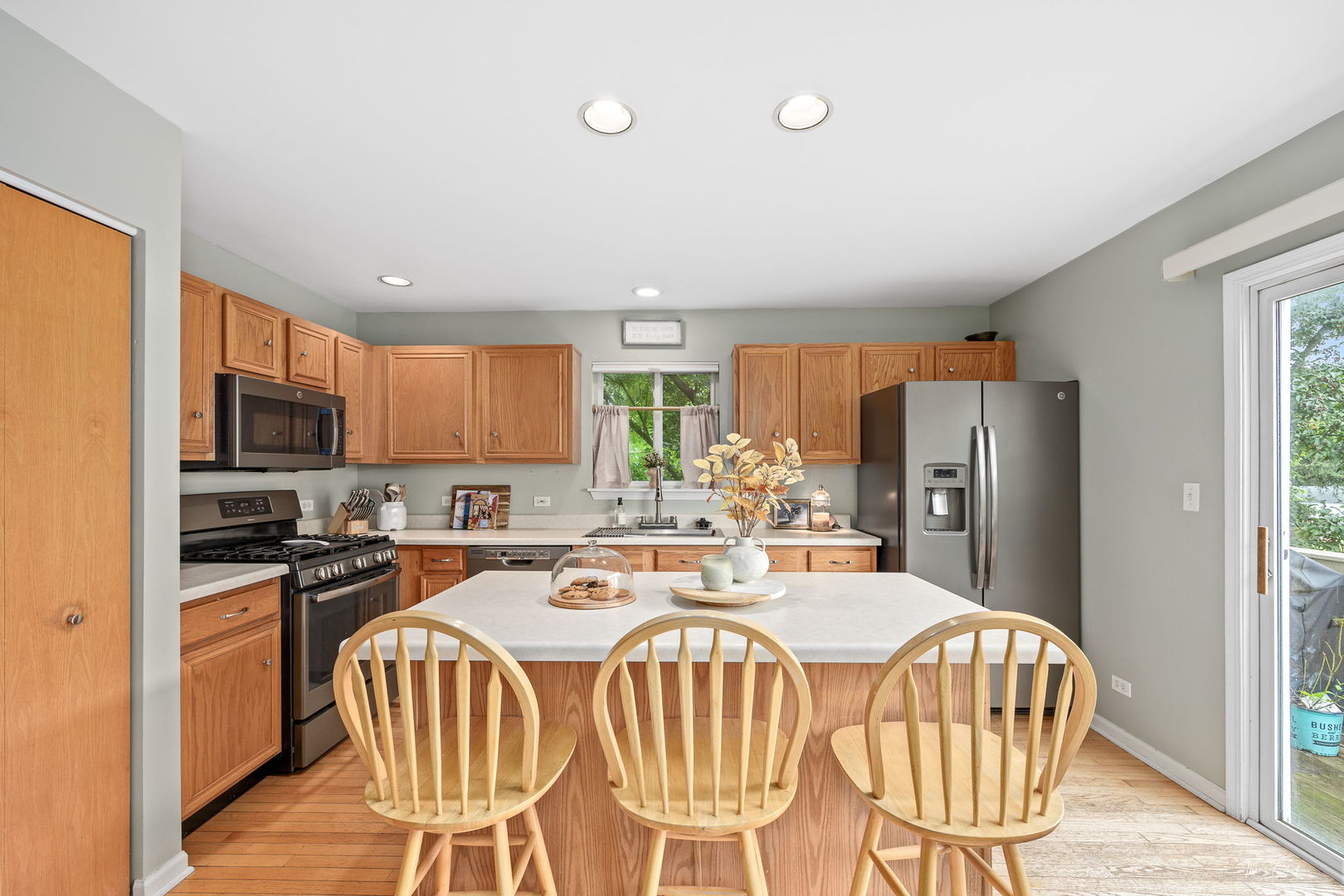 1631 Orchard Court, West Chicago, IL 60185