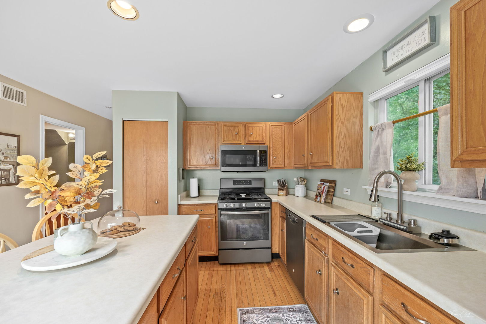 1631 Orchard Court, West Chicago, IL 60185