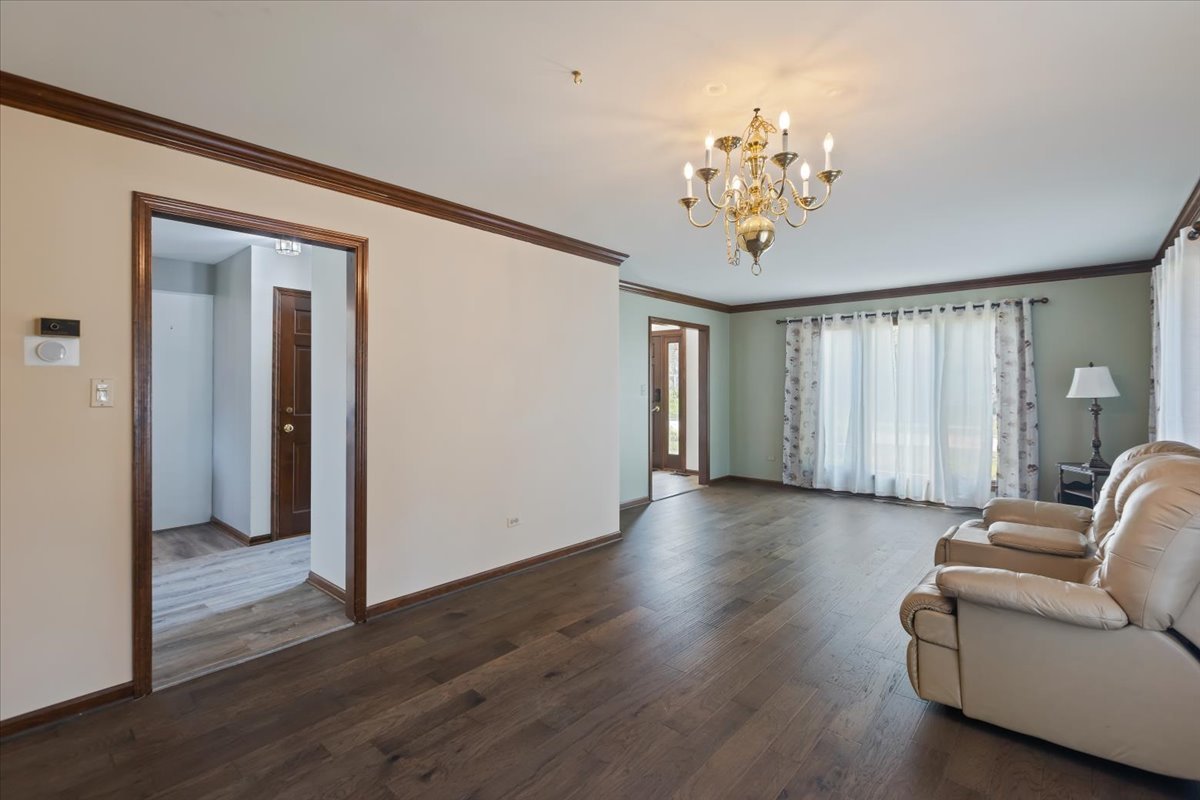 1055 Knollwood Lane, West Chicago, IL 60185