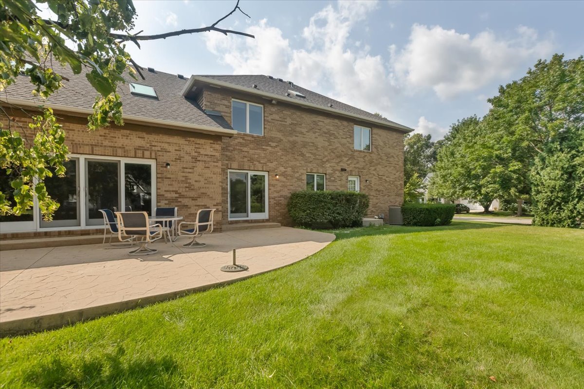 1055 Knollwood Lane, West Chicago, IL 60185