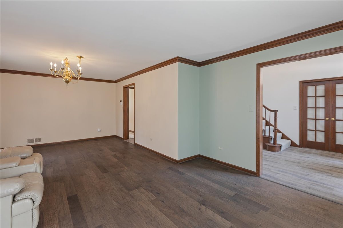 1055 Knollwood Lane, West Chicago, IL 60185
