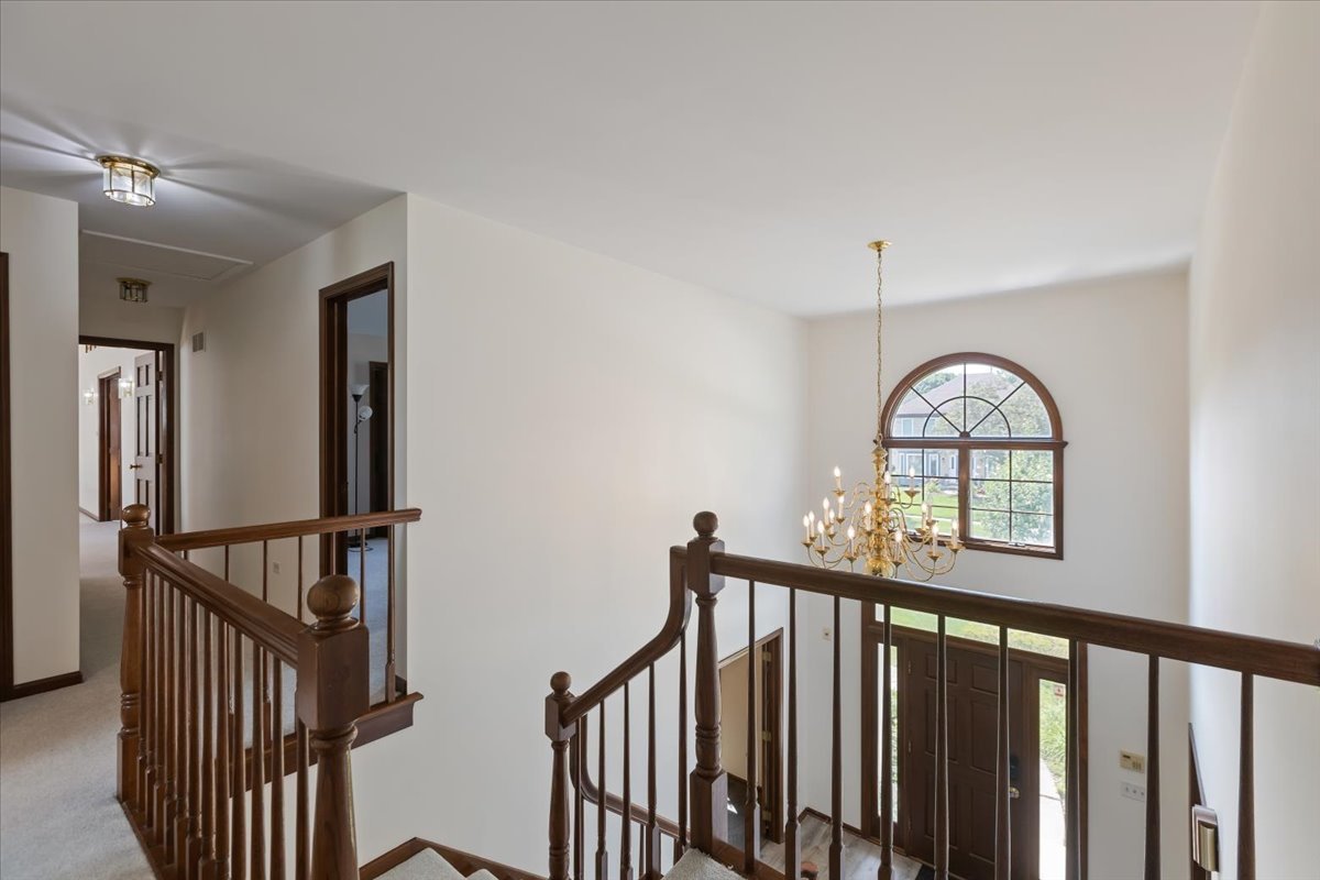 1055 Knollwood Lane, West Chicago, IL 60185