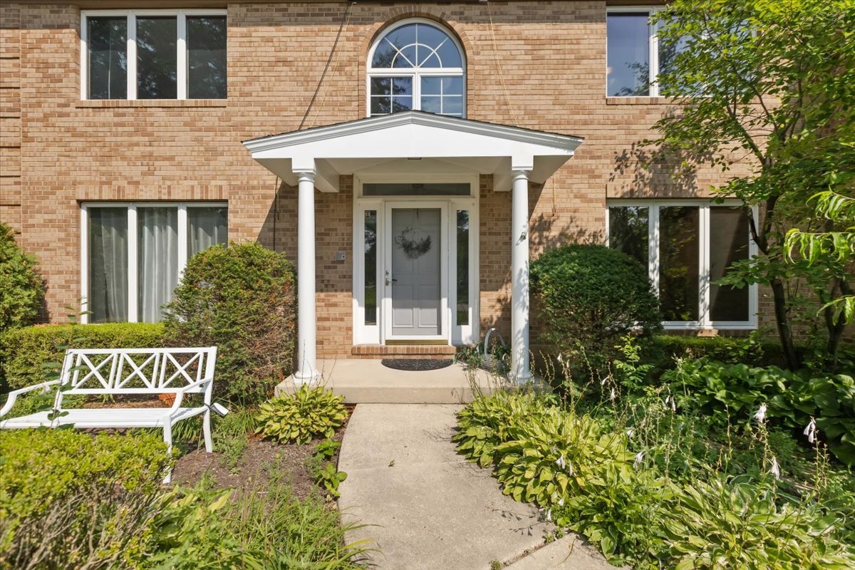 1055 Knollwood Lane, West Chicago, IL 60185