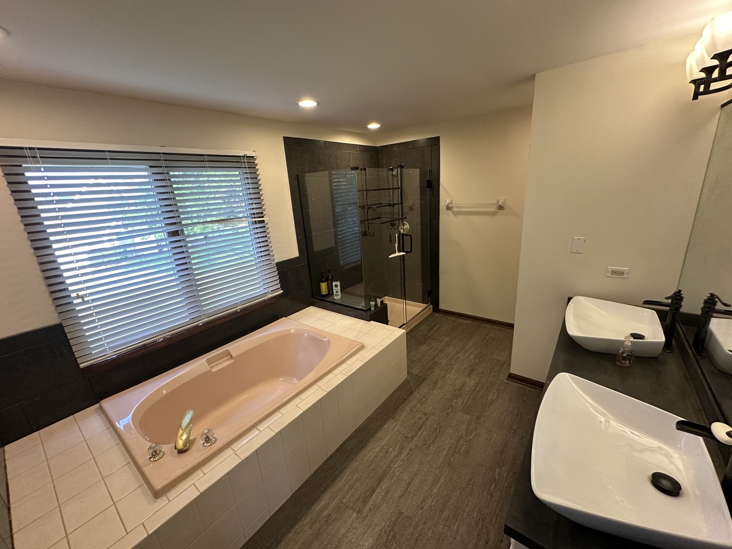 1055 Knollwood Lane, West Chicago, IL 60185