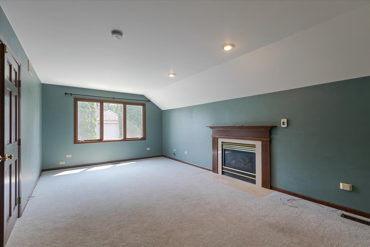 1055 Knollwood Lane, West Chicago, IL 60185