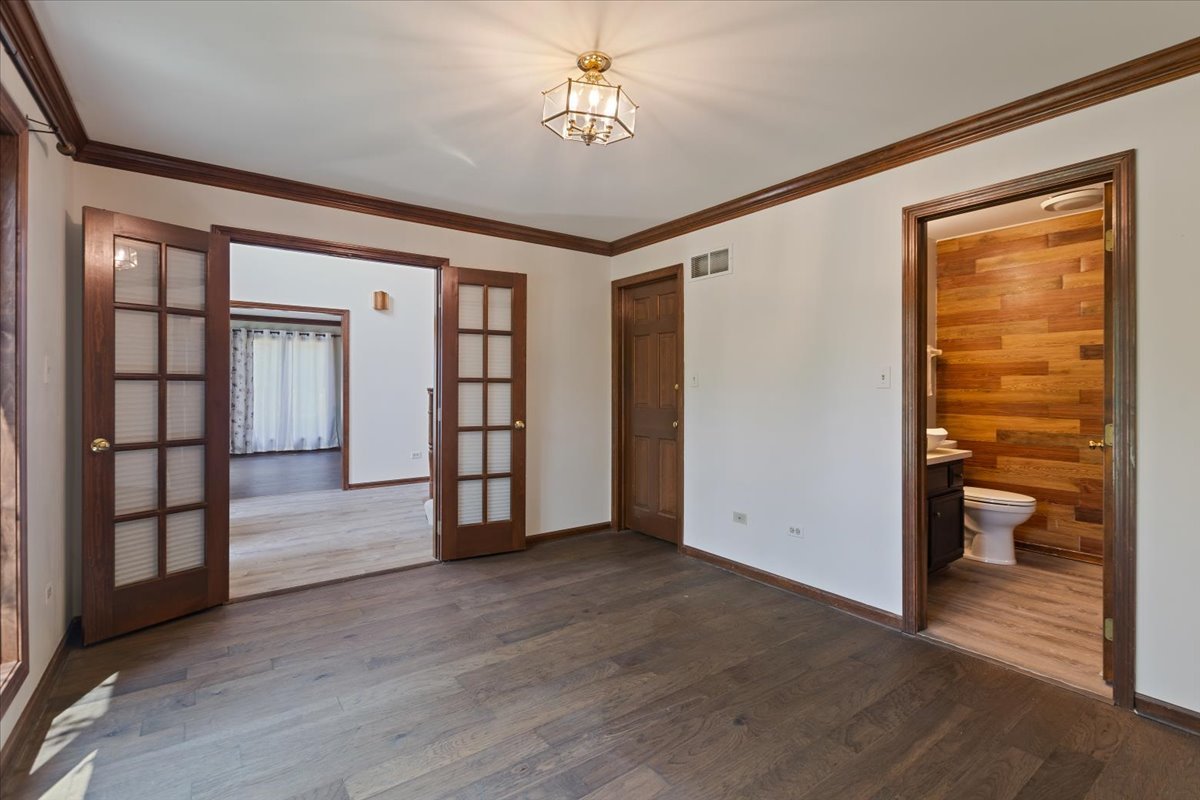 1055 Knollwood Lane, West Chicago, IL 60185