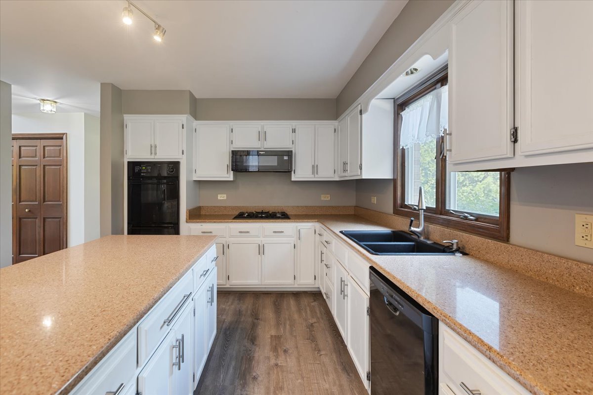 1055 Knollwood Lane, West Chicago, IL 60185