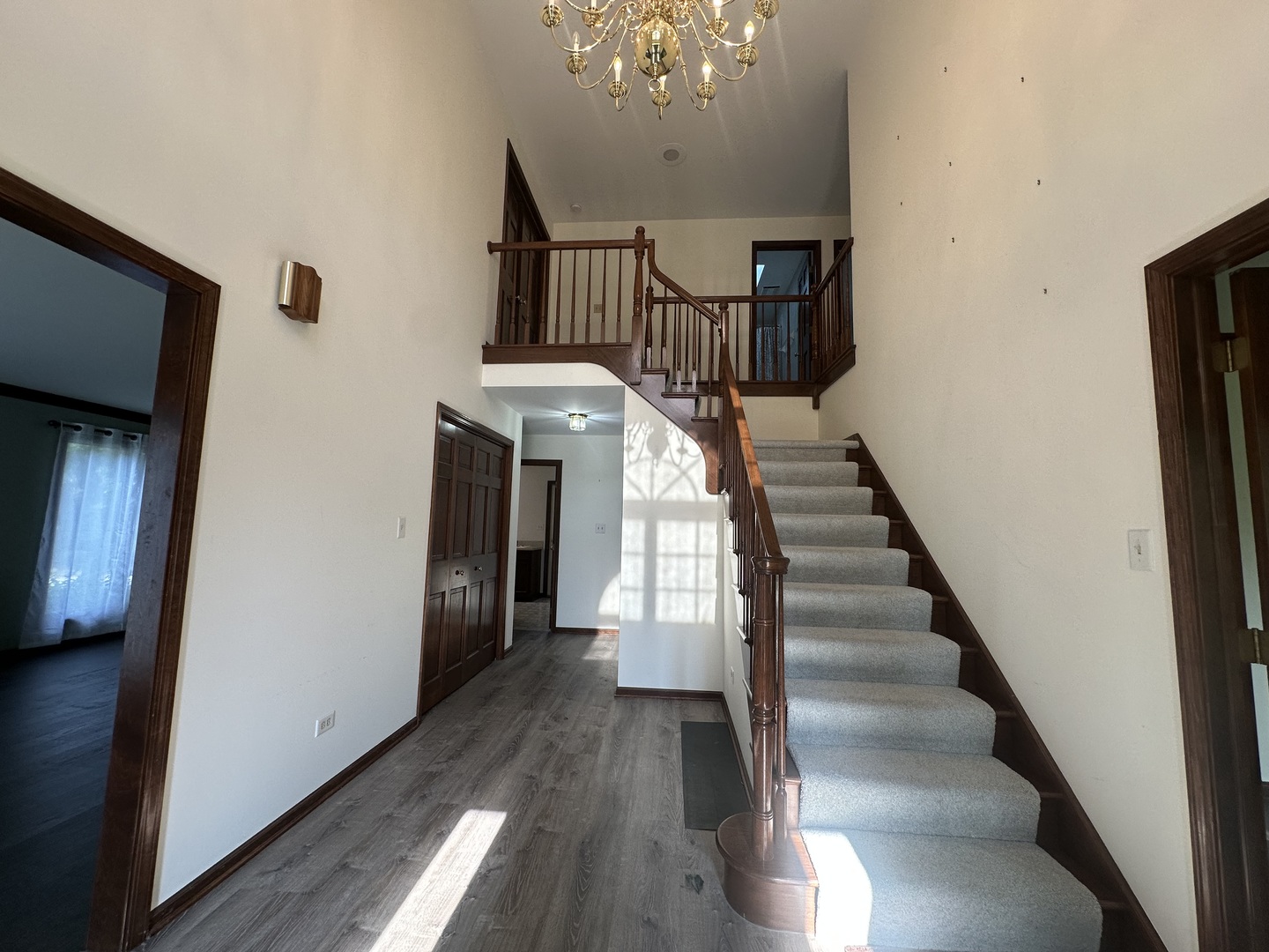 1055 Knollwood Lane, West Chicago, IL 60185