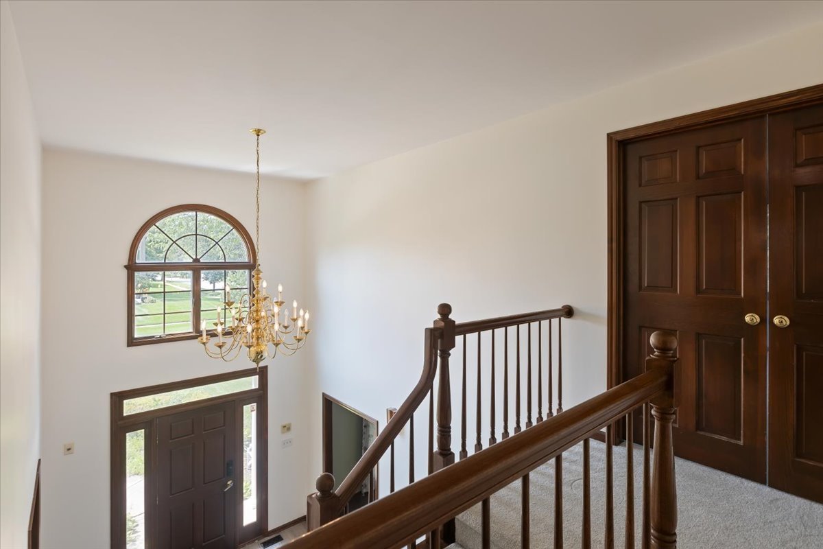 1055 Knollwood Lane, West Chicago, IL 60185