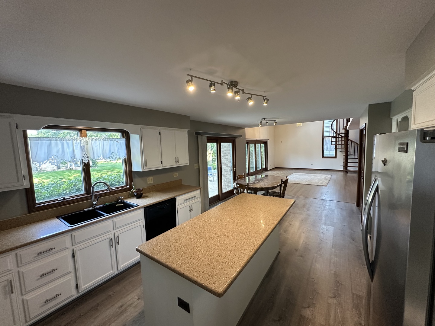1055 Knollwood Lane, West Chicago, IL 60185