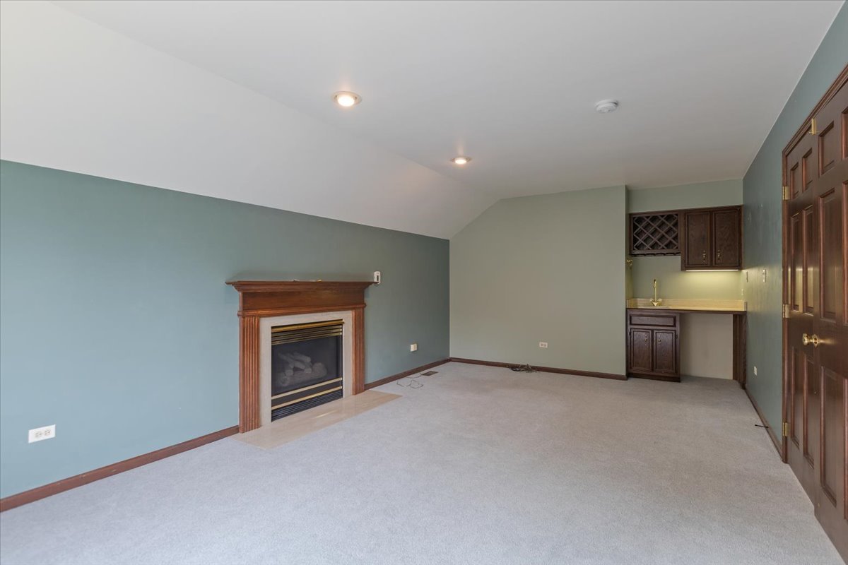 1055 Knollwood Lane, West Chicago, IL 60185