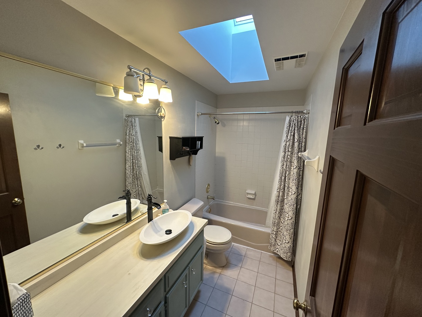1055 Knollwood Lane, West Chicago, IL 60185