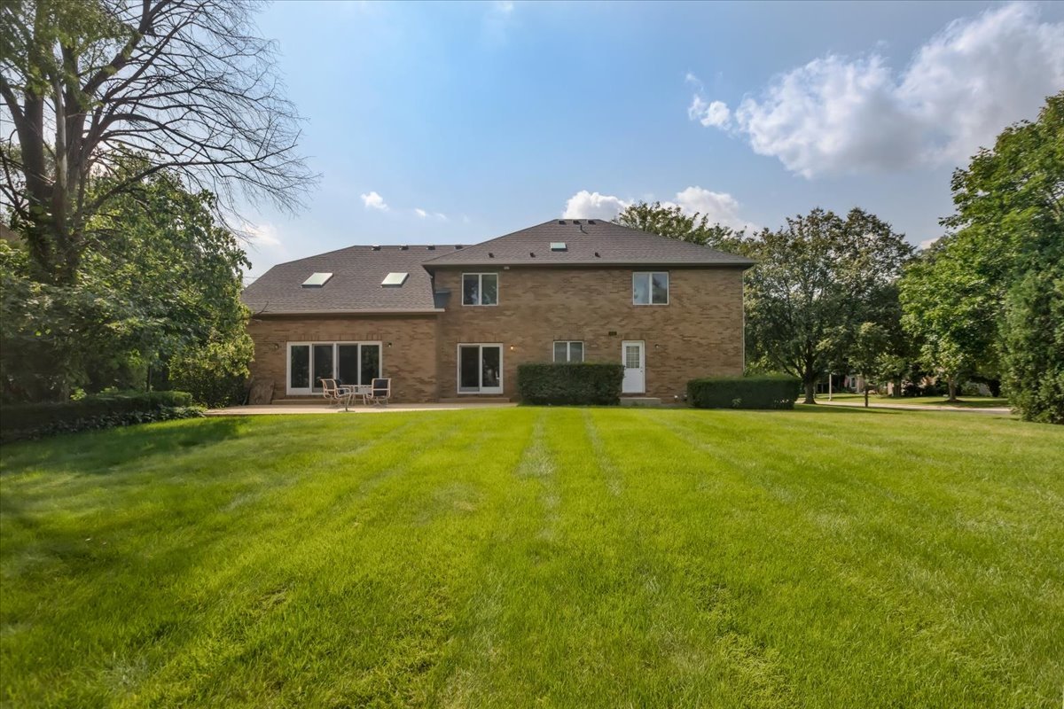 1055 Knollwood Lane, West Chicago, IL 60185