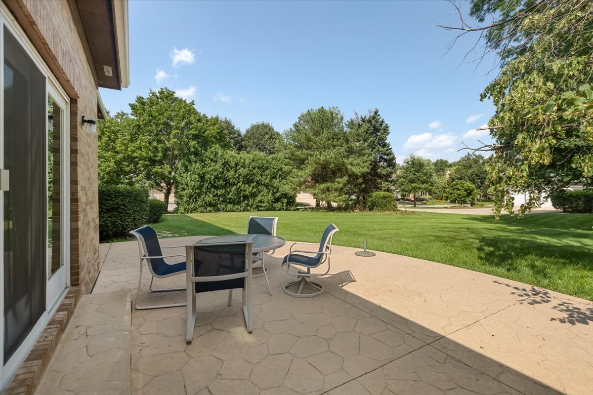 1055 Knollwood Lane, West Chicago, IL 60185
