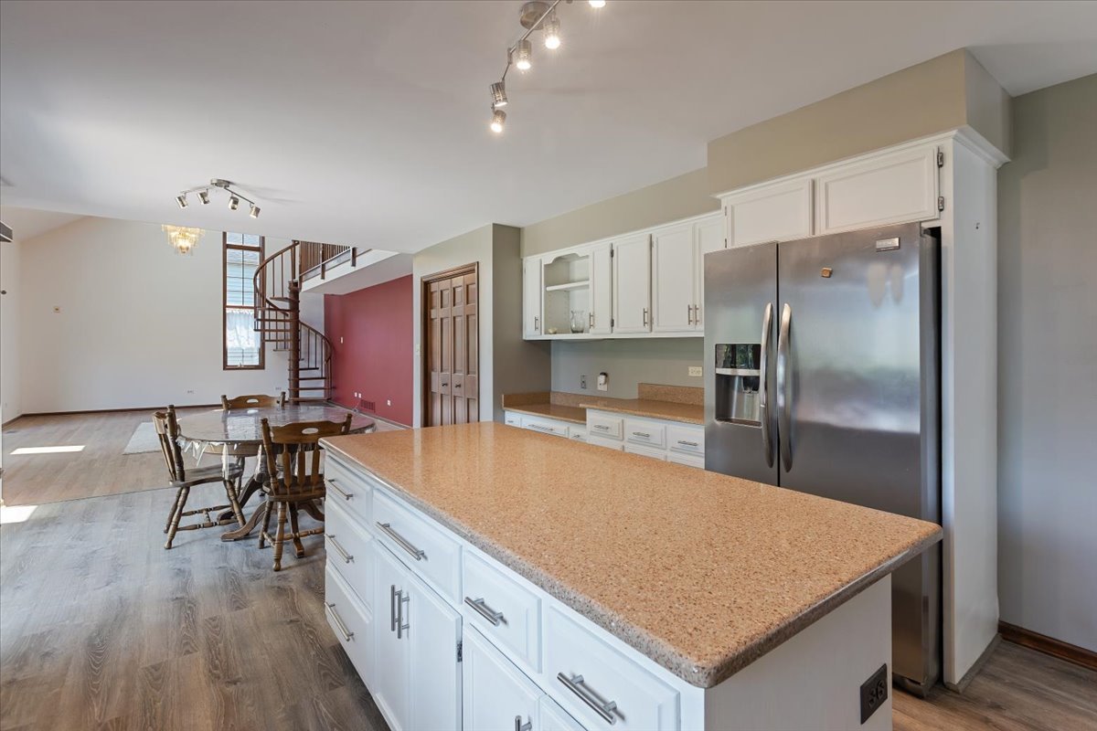 1055 Knollwood Lane, West Chicago, IL 60185