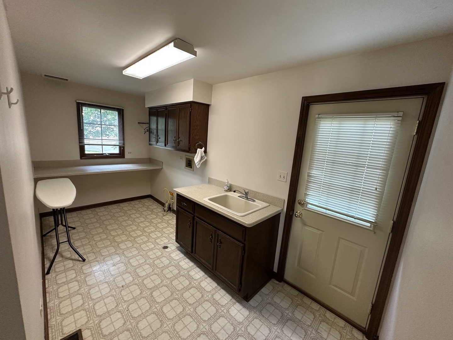1055 Knollwood Lane, West Chicago, IL 60185