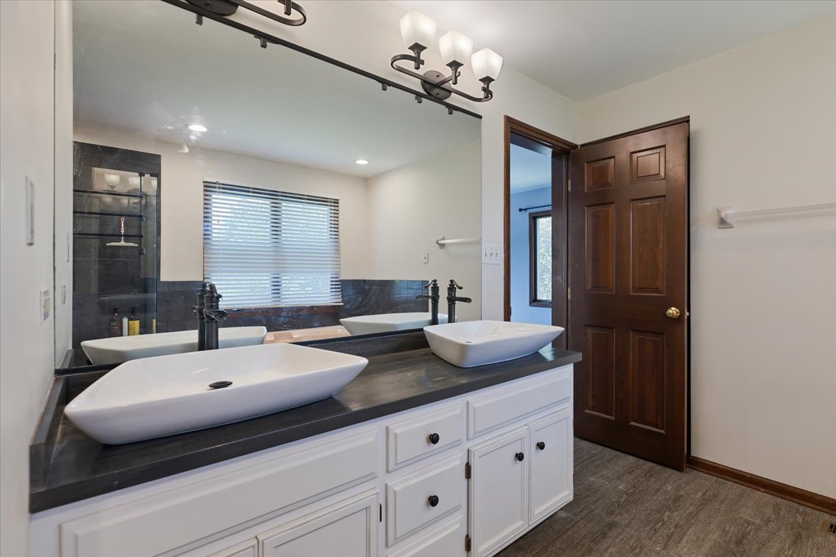 1055 Knollwood Lane, West Chicago, IL 60185
