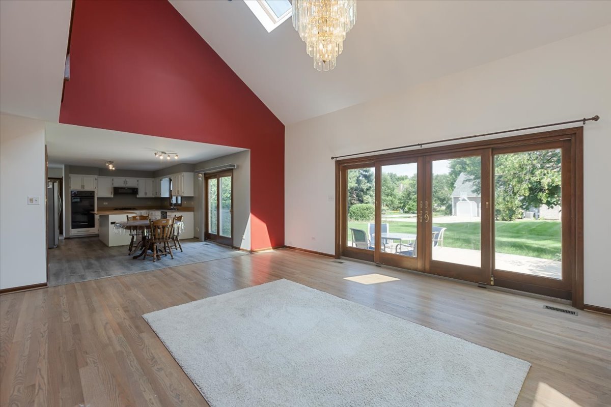 1055 Knollwood Lane, West Chicago, IL 60185