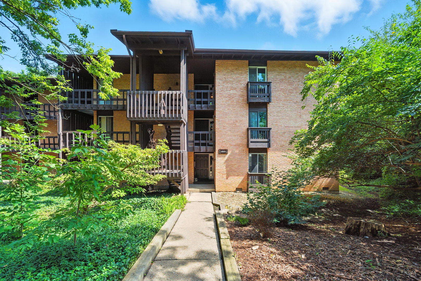 5605 Lakeside Drive #1F, Lisle, IL 60532