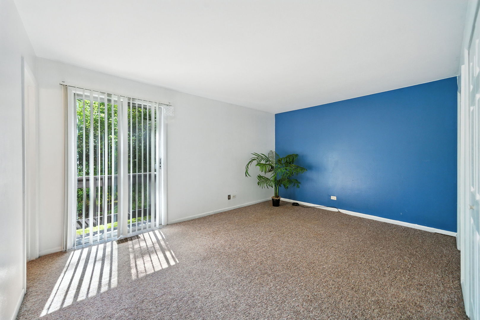 5605 Lakeside Drive #1F, Lisle, IL 60532