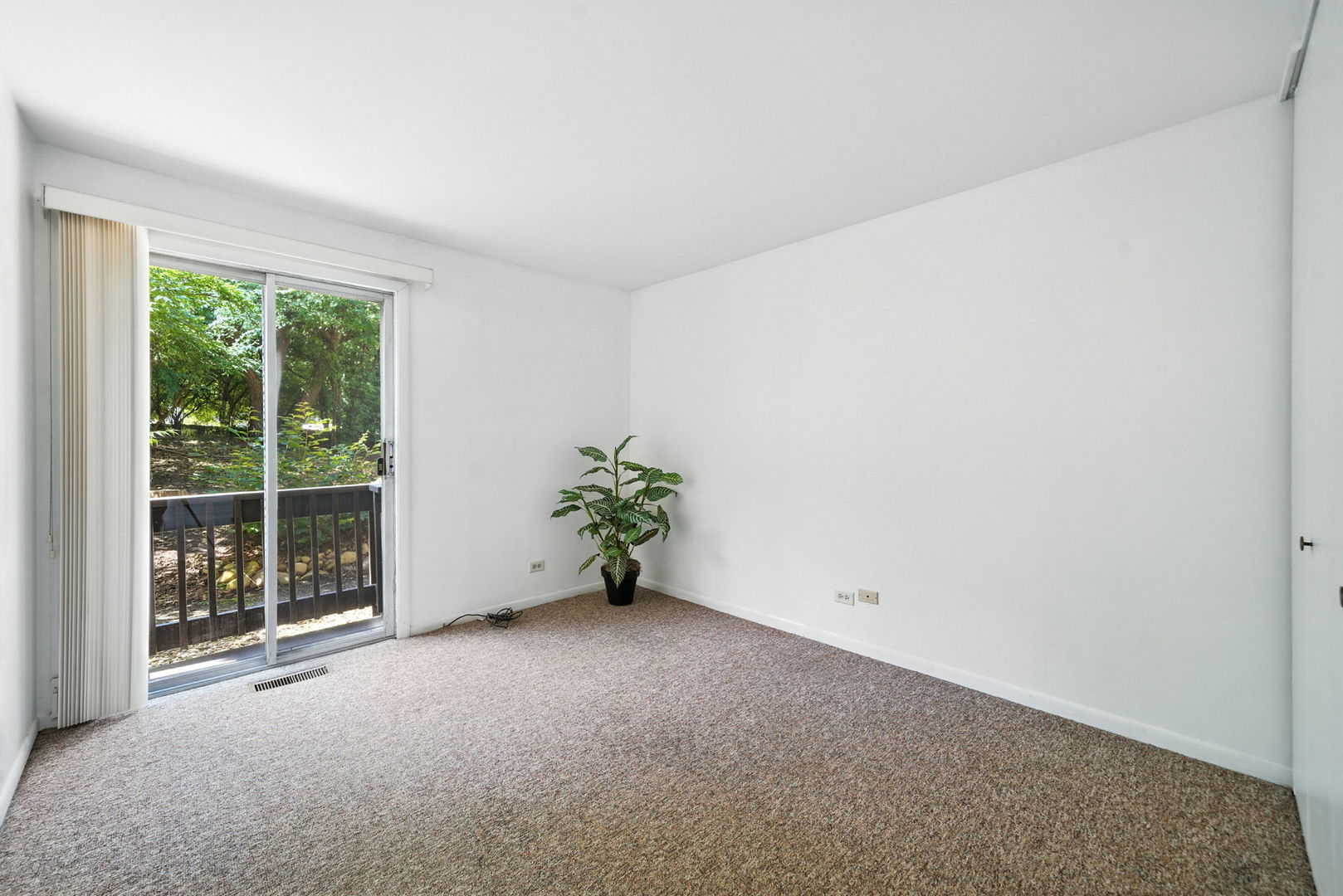 5605 Lakeside Drive #1F, Lisle, IL 60532