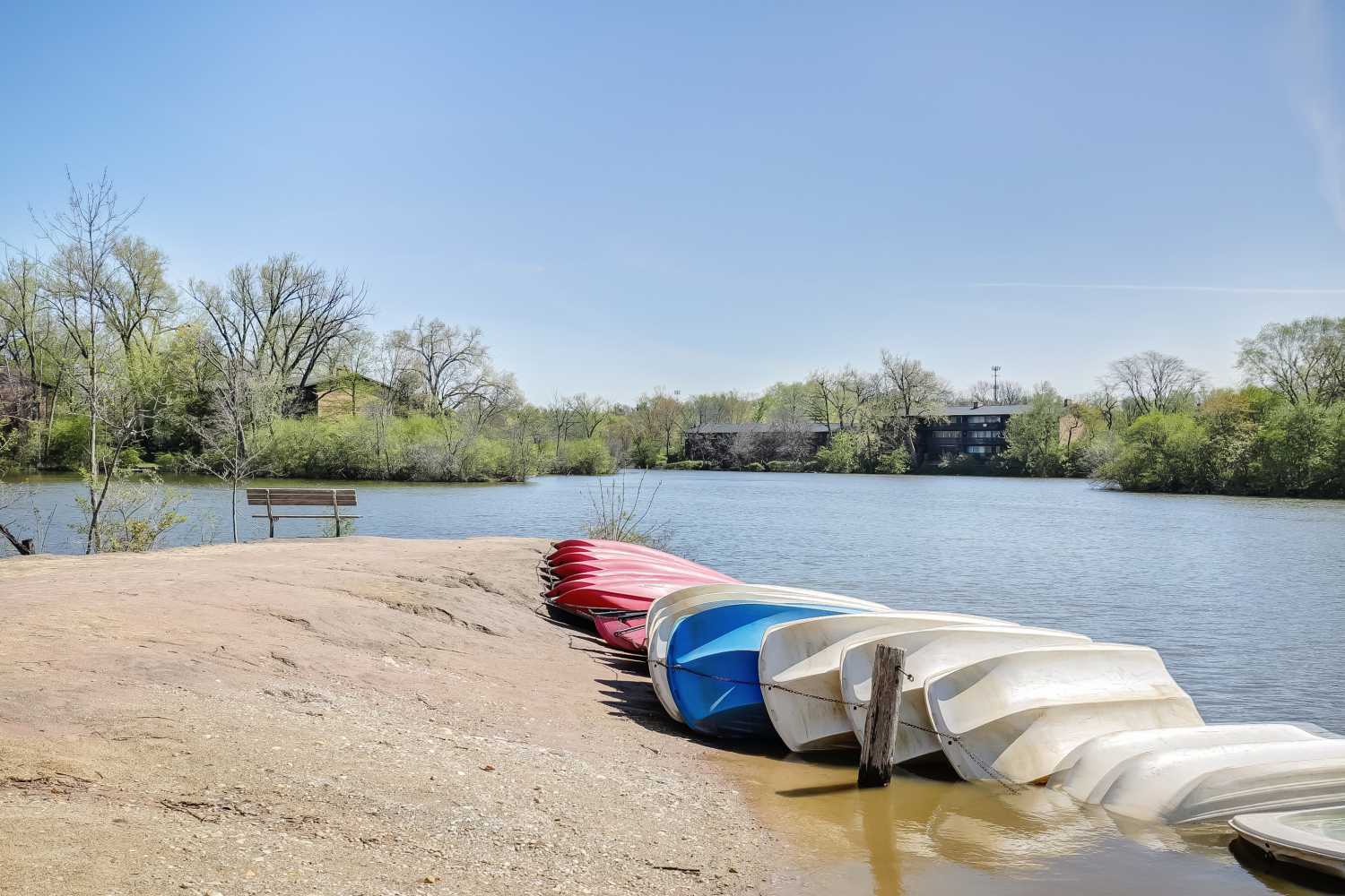 5605 Lakeside Drive #1F, Lisle, IL 60532