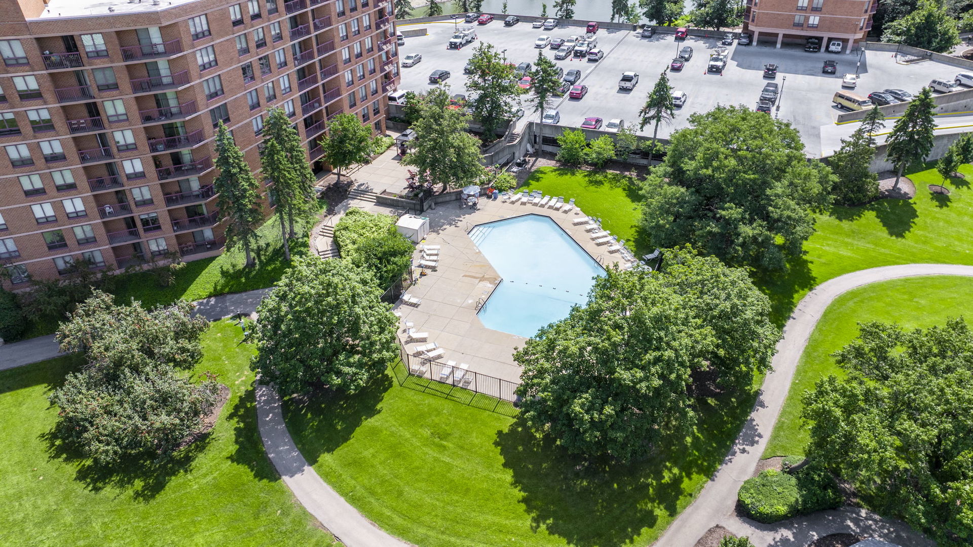 5605 Lakeside Drive #1F, Lisle, IL 60532