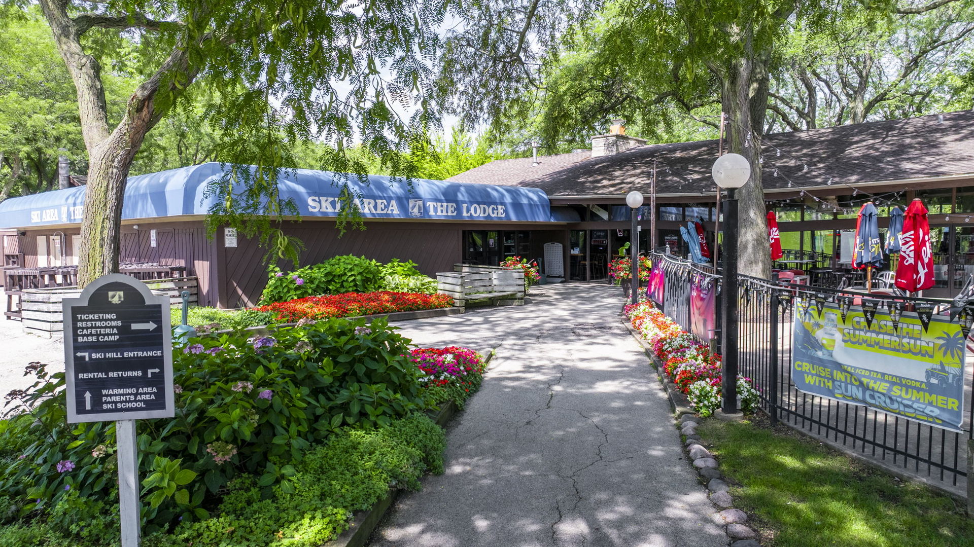 5605 Lakeside Drive #1F, Lisle, IL 60532