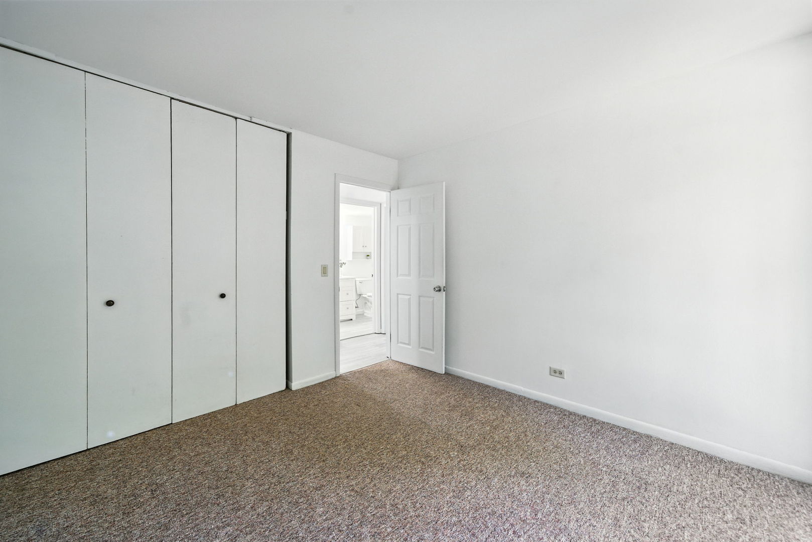 5605 Lakeside Drive #1F, Lisle, IL 60532